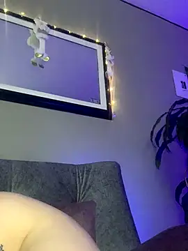 Naomii2 live sex cam