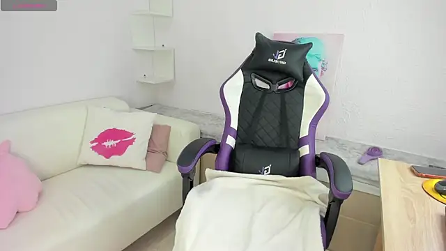 Ella_starrr__'s cam snapshot