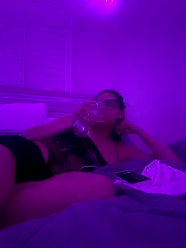 ThatBratCartier's cam snapshot