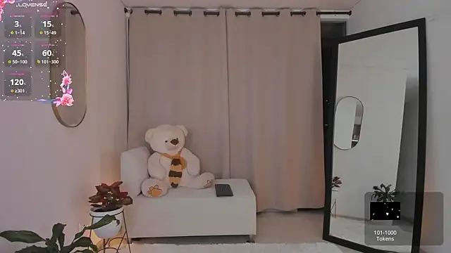 roxie_gates_'s cam snapshot