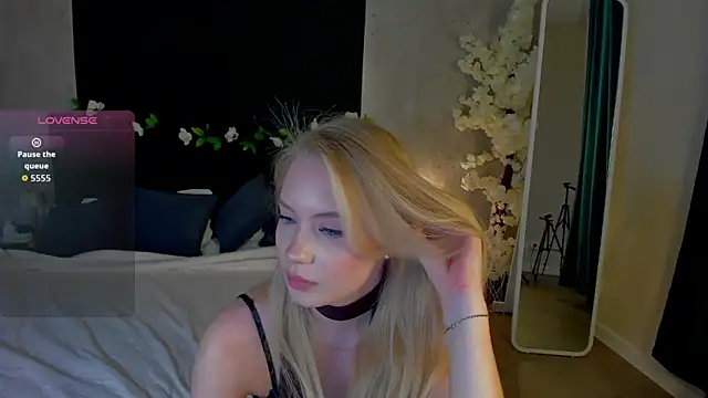 Melanie_Ryer's cam snapshot