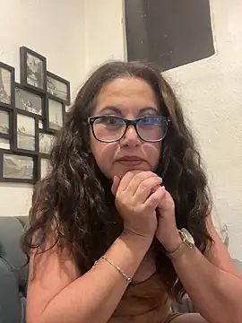 MirandaLatinaLovely's cam snapshot