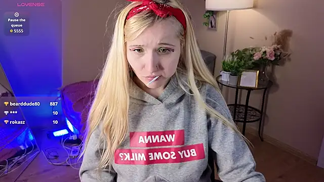 Milana_Key live sex cam