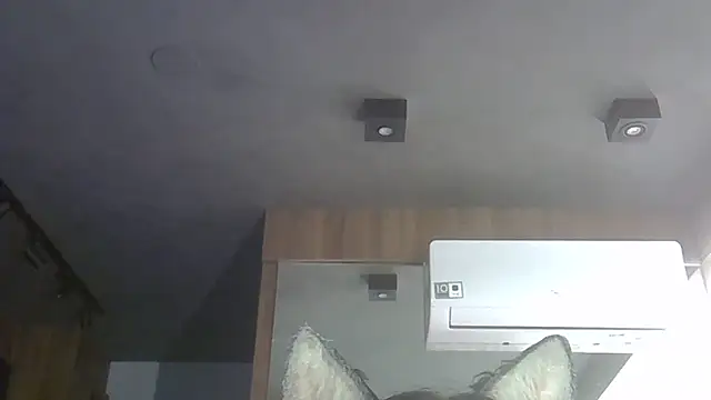 SkinnyKitten live sex cam