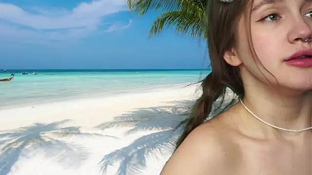 AmiLewis live sex cam