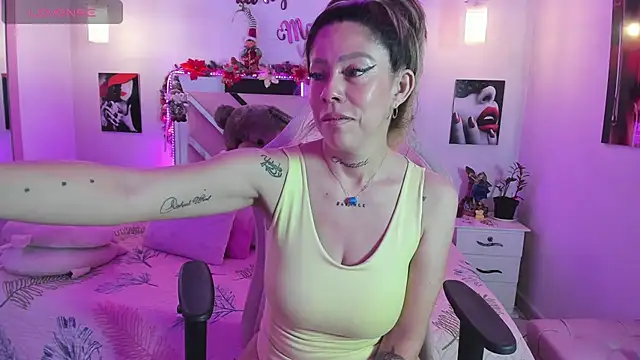 Karly_moon's cam snapshot