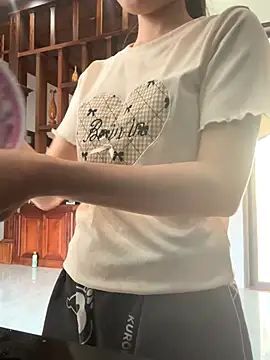 Emily-y live sex cam