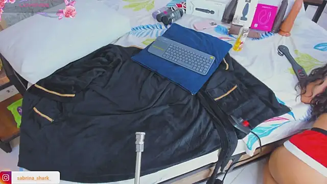 sabrina_shark_'s cam snapshot