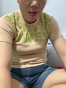 Baby-bigtits's cam snapshot