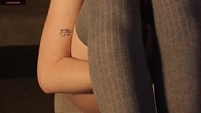 Freckle_Diyana live sex cam