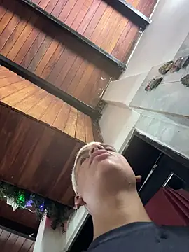 MrLeoLatino live sex cam