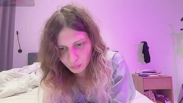 AlicePinkhead live sex cam