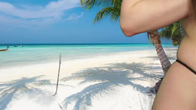 AmiLewis live sex cam