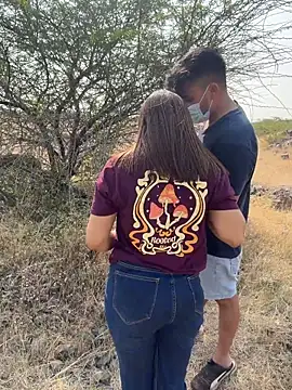 youngcoupleloverose's cam snapshot