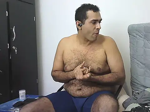 AlphaLatinoBear live sex cam