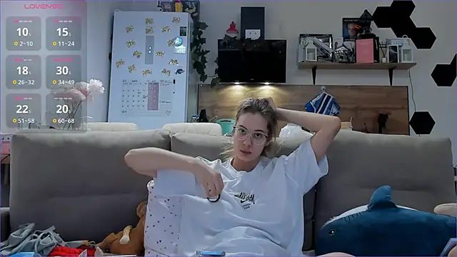 Girl_alone_home live sex cam