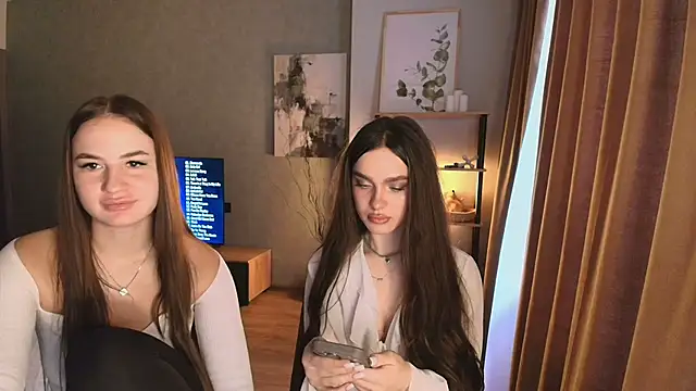 MayaGlow live sex cam