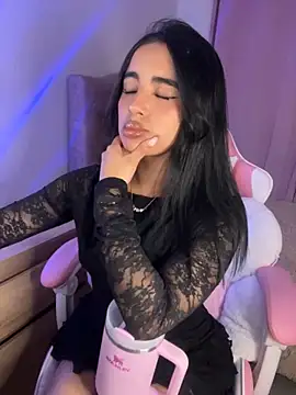 Emily-14 live sex cam