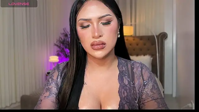 Your_Majesty_Tyra live sex cam