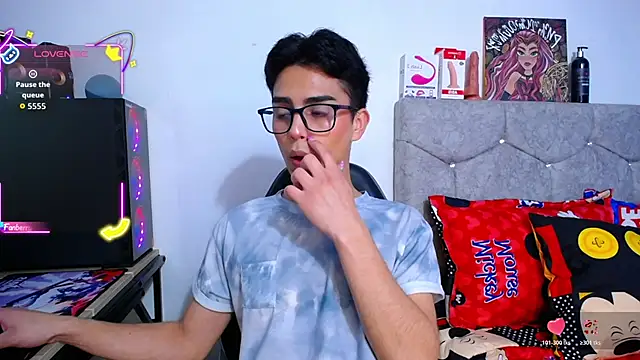 OwenBluee's cam snapshot