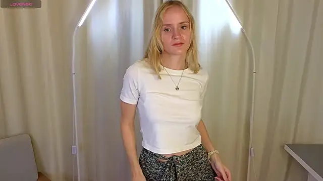 ToshiaPotvin live sex cam