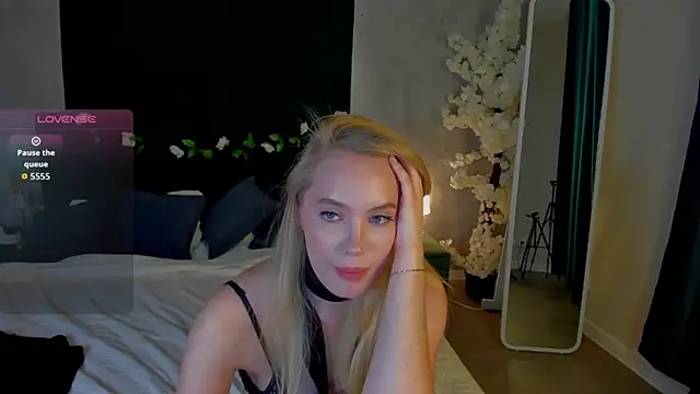 Melanie_Ryer's cam snapshot