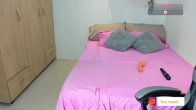 lara_rose1's cam snapshot