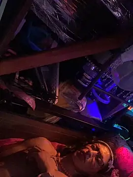 gurlnips live sex cam