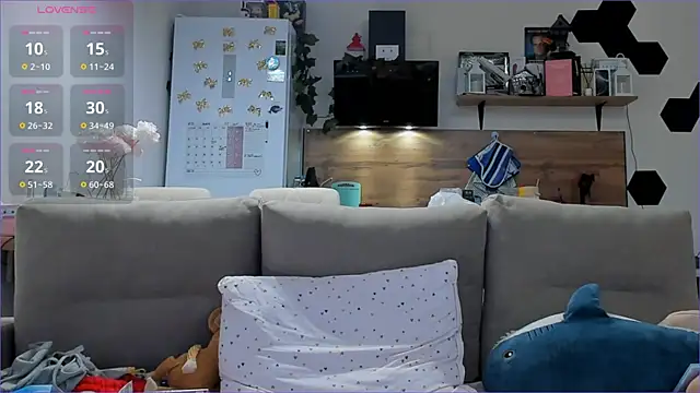 Girl_alone_home live sex cam