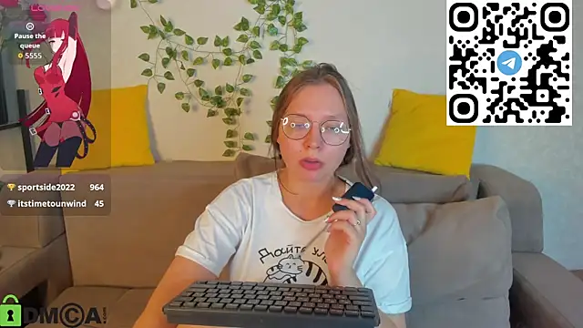 Nuura_Moore's cam snapshot