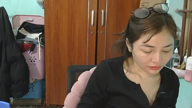 Uhem112 live sex cam