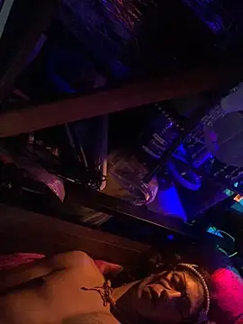 gurlnips live sex cam