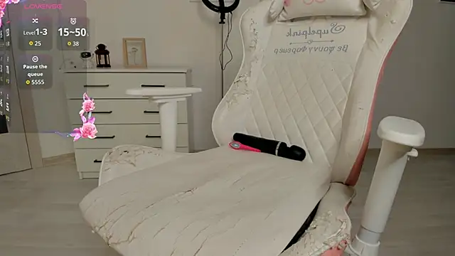 MiaVixxen live sex cam