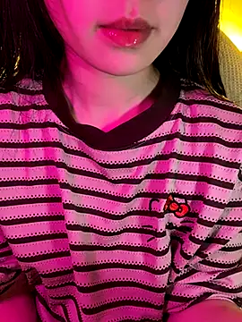 Uyennii02 live sex cam