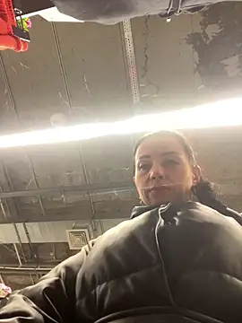 CrazzyChicks live sex cam