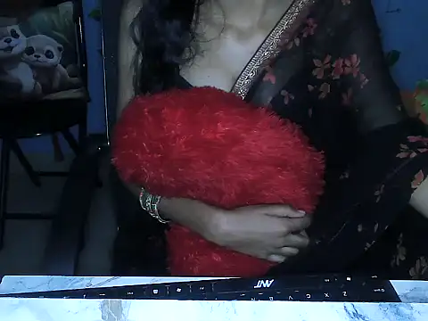 lo_e_shreya's cam snapshot