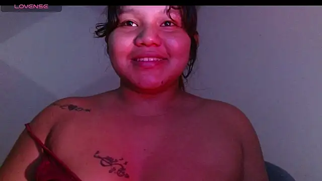 Yourgirl-thaly20's cam snapshot