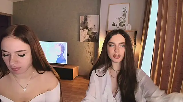 MayaGlow live sex cam