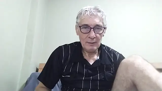 BIGUNCUTHARDCOCK live sex cam