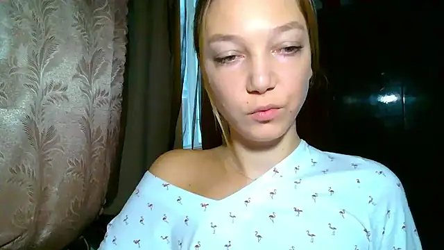 EmillyPlay live sex cam