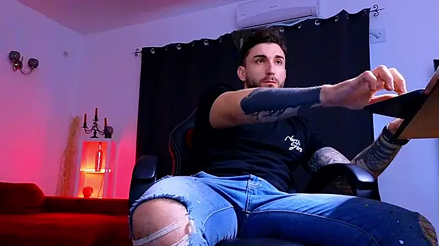 MightyAaron66's cam snapshot