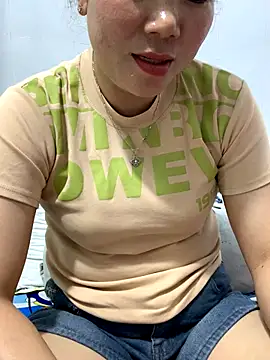 Baby-bigtits's cam snapshot