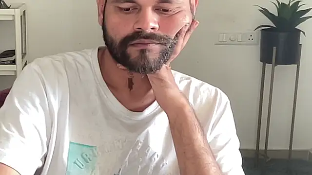 MakeMeAwareAah's cam snapshot