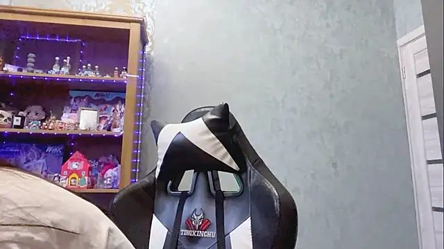 CyberAIice's cam snapshot