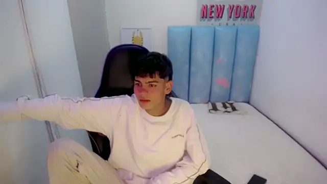 Lil_babyyy_'s cam snapshot