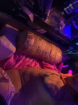 gurlnips live sex cam