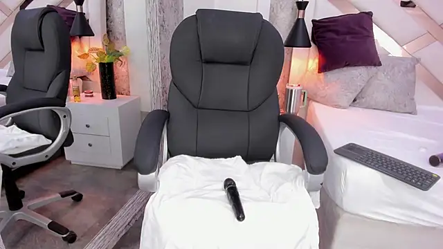 Megan-8's cam snapshot