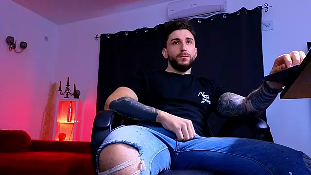 MightyAaron66 live sex cam