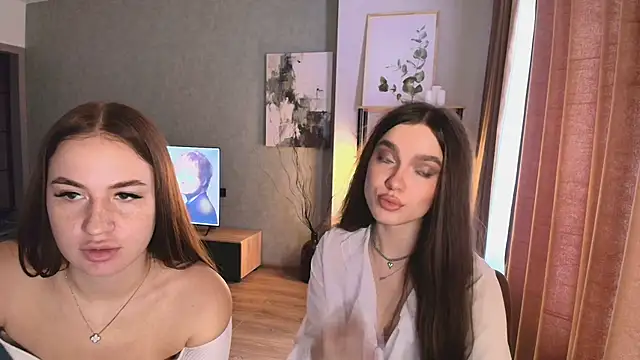 MayaGlow live sex cam