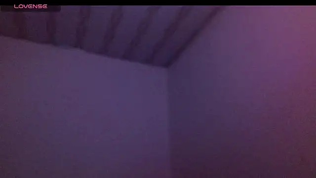 Yourgirl-thaly20's cam snapshot